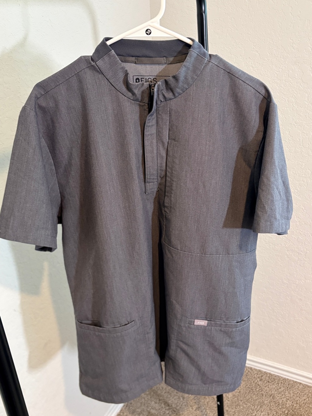 Figs Men’s Short-Sleeve Zip-Front Jacket in Charcoal